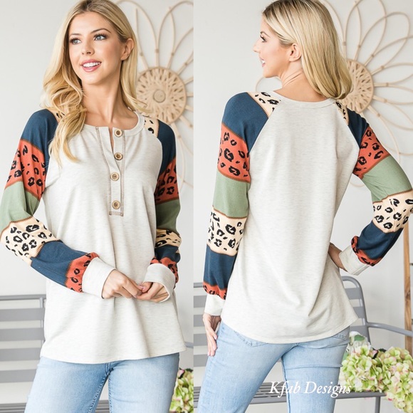 ❤️ LAST ONE! Puff Sleeve Animal Print Contrast Super Soft Henley! - Picture 5 of 9